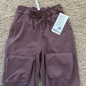 LULULEMON STRETCH HIGH-RISE JOGGER (Dark Oxide)